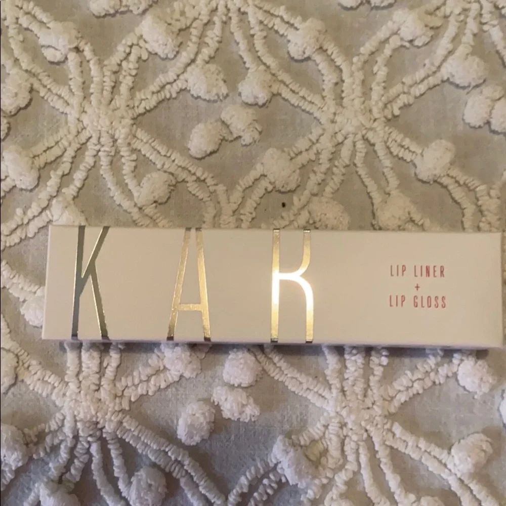 Kab lip liner and lip gloss